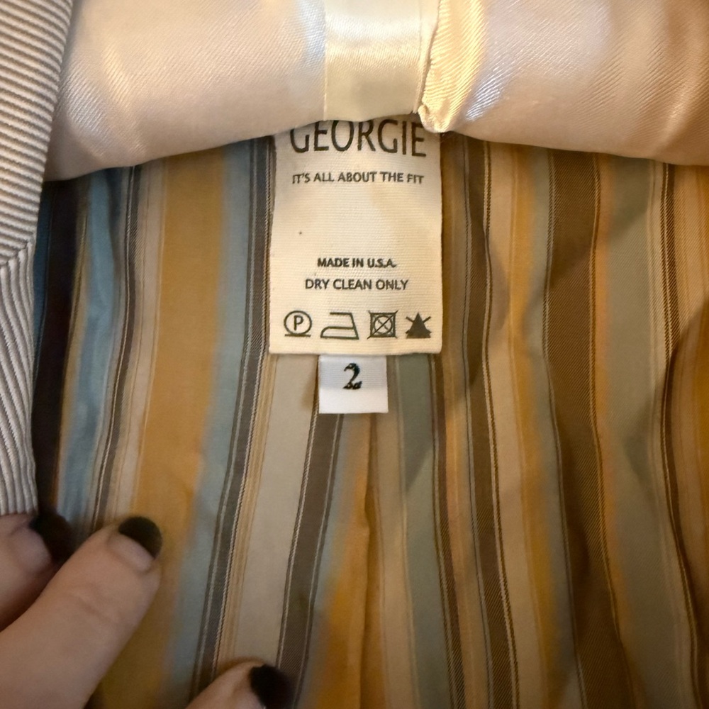 Tailored Beige Single-Button Blazer - image 4